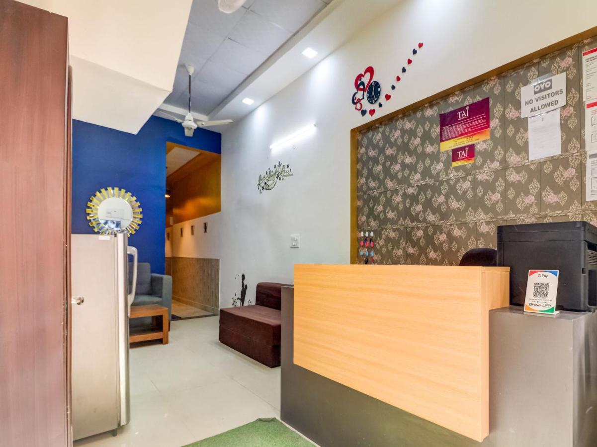 Готель Oyo 74060 Taj Residency Нью-Делі Екстер'єр фото