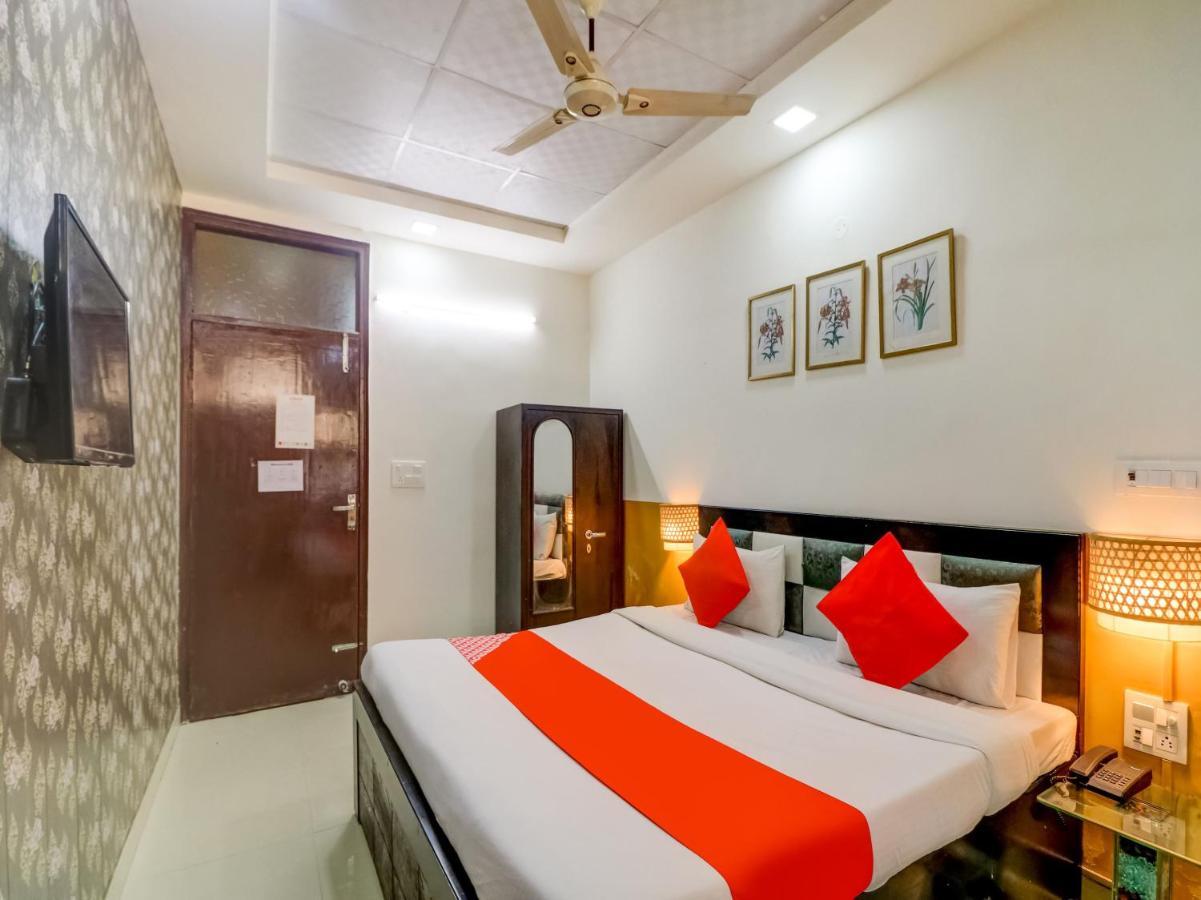 Готель Oyo 74060 Taj Residency Нью-Делі Екстер'єр фото
